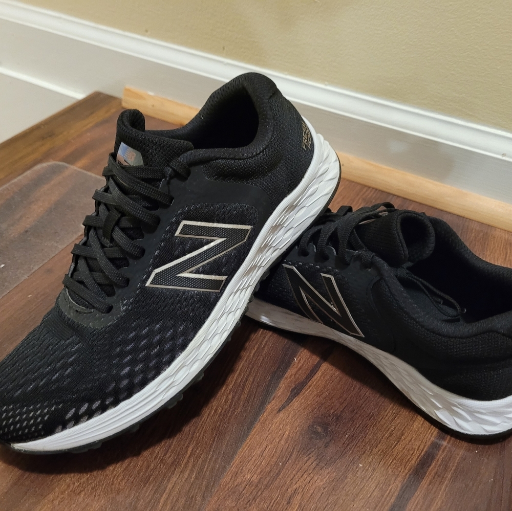 New Balance "Asiri" PERFECT condition, women 7.5 black sneakers.